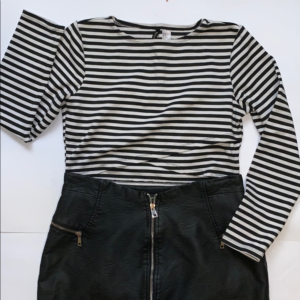 BLACK AND WHITE STRIPED CROP TOP